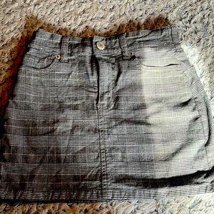 American eagle gray black and white skirt